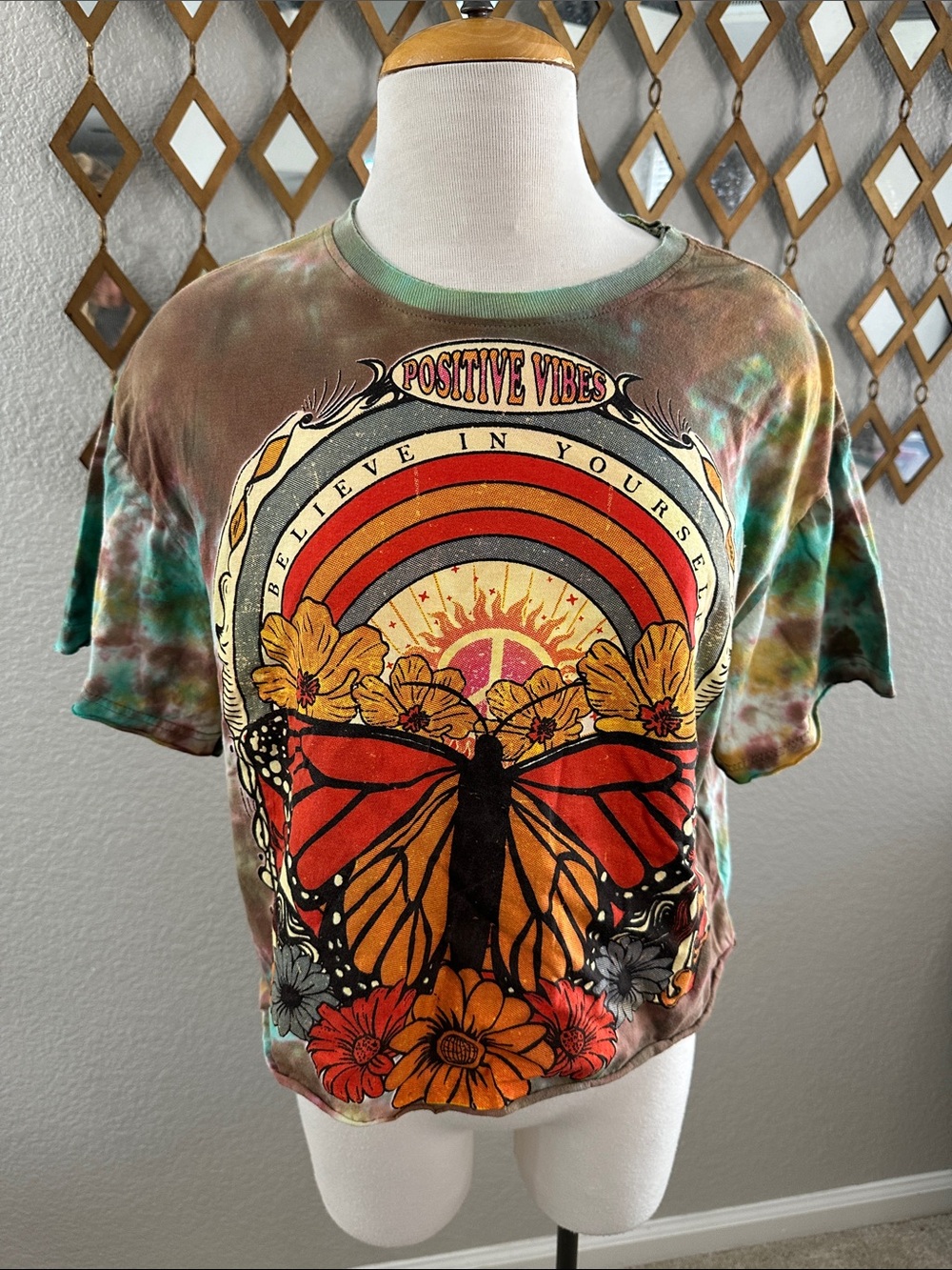 Positive Vibes Tie-Dye Butterfly Graphic Crop Tee - Brown/Green